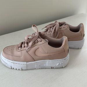 Nike women’s Air Force 1 sneakers in pink size 5 СК6649-200